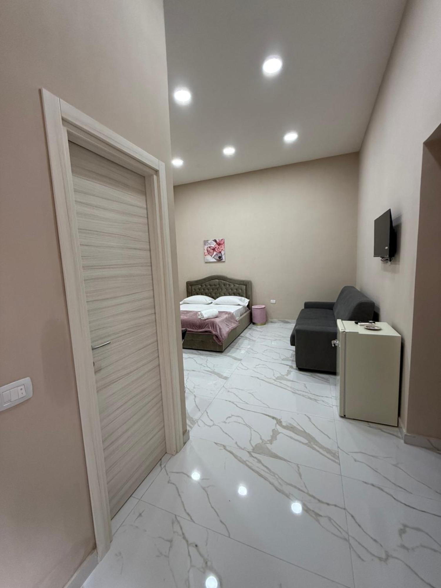 Apartment Valentino Caracciolo 105 *