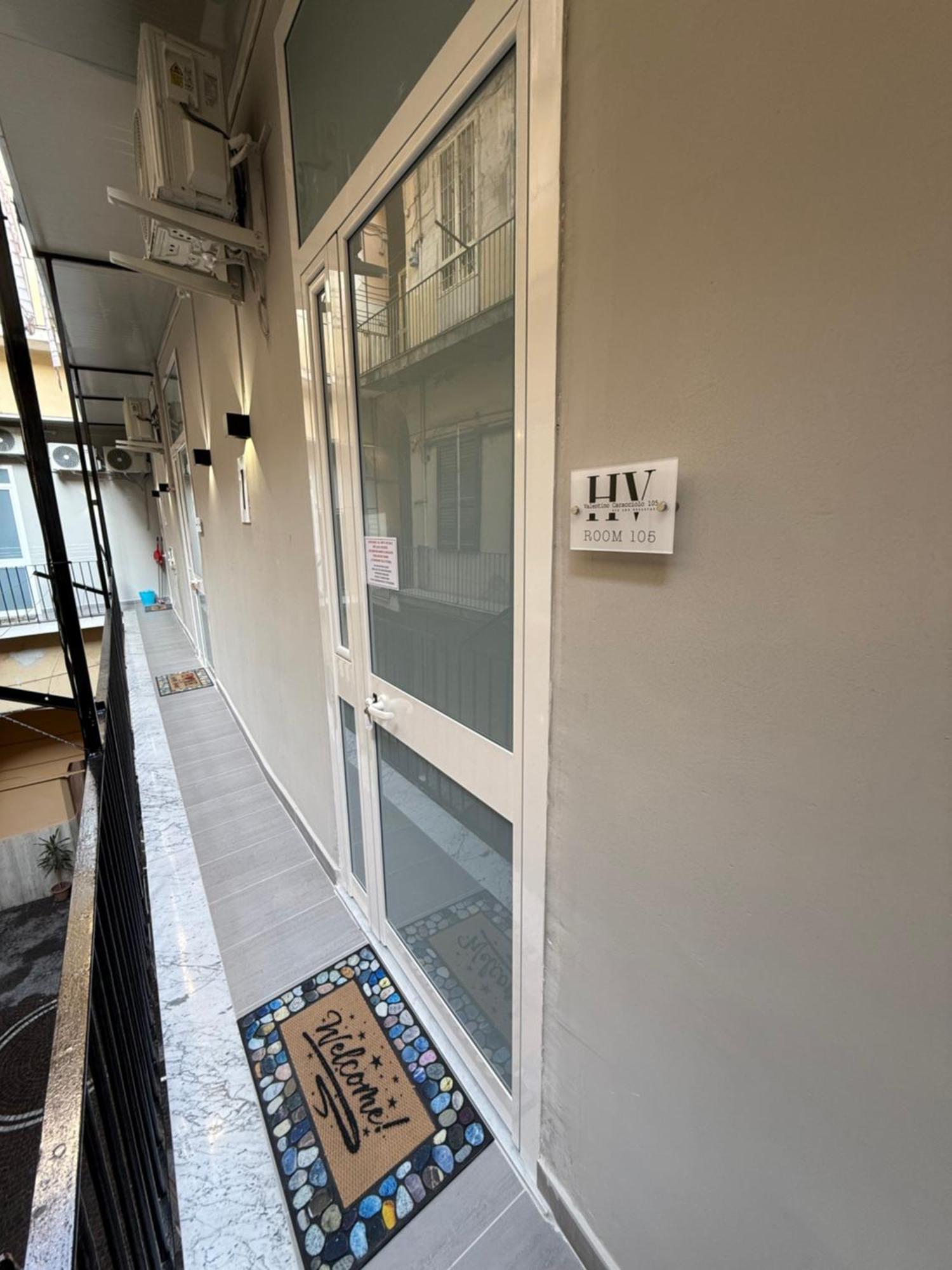 Valentino Caracciolo 105 Apartment