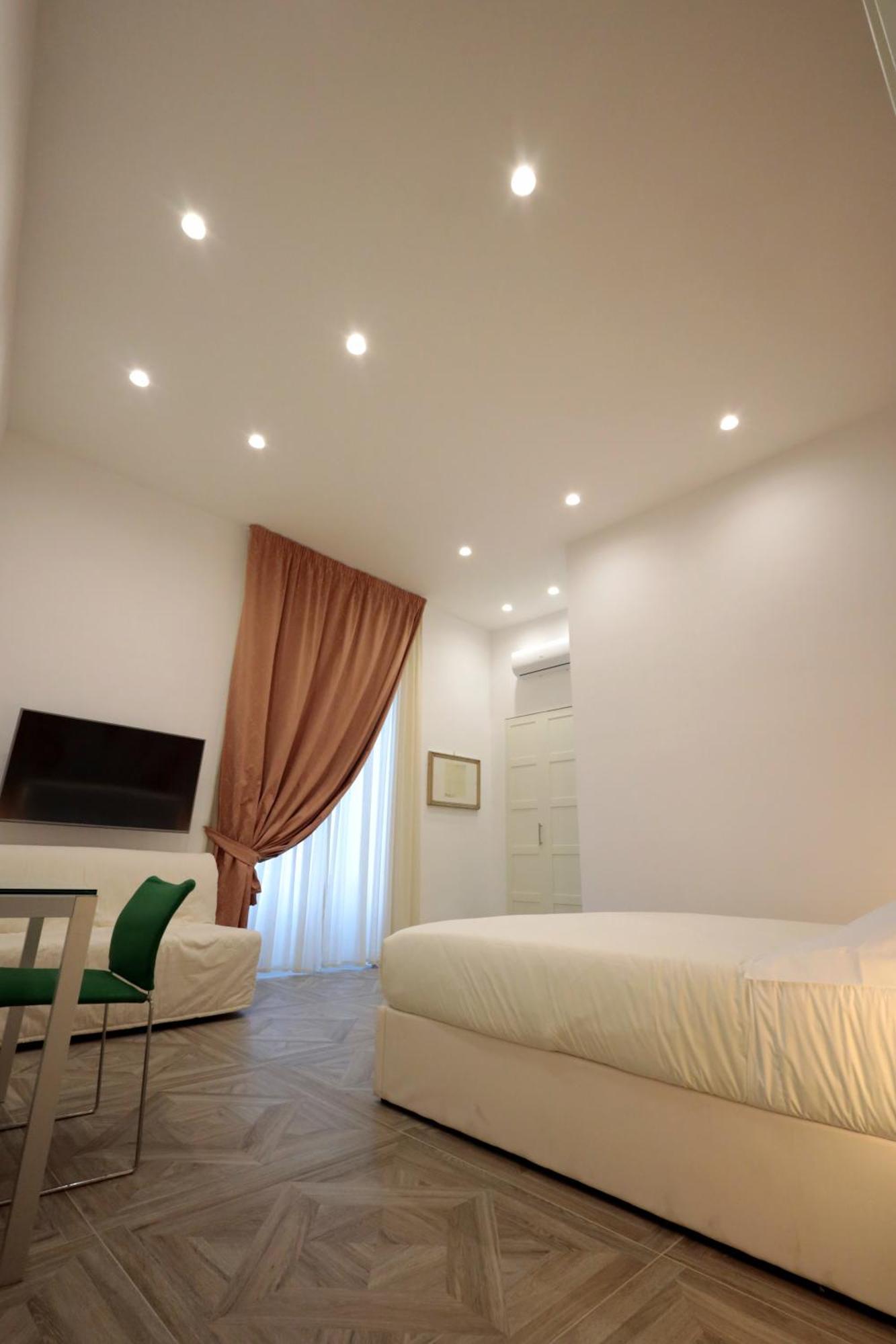 Relais Santa Lucia Sul Mare, * Naples