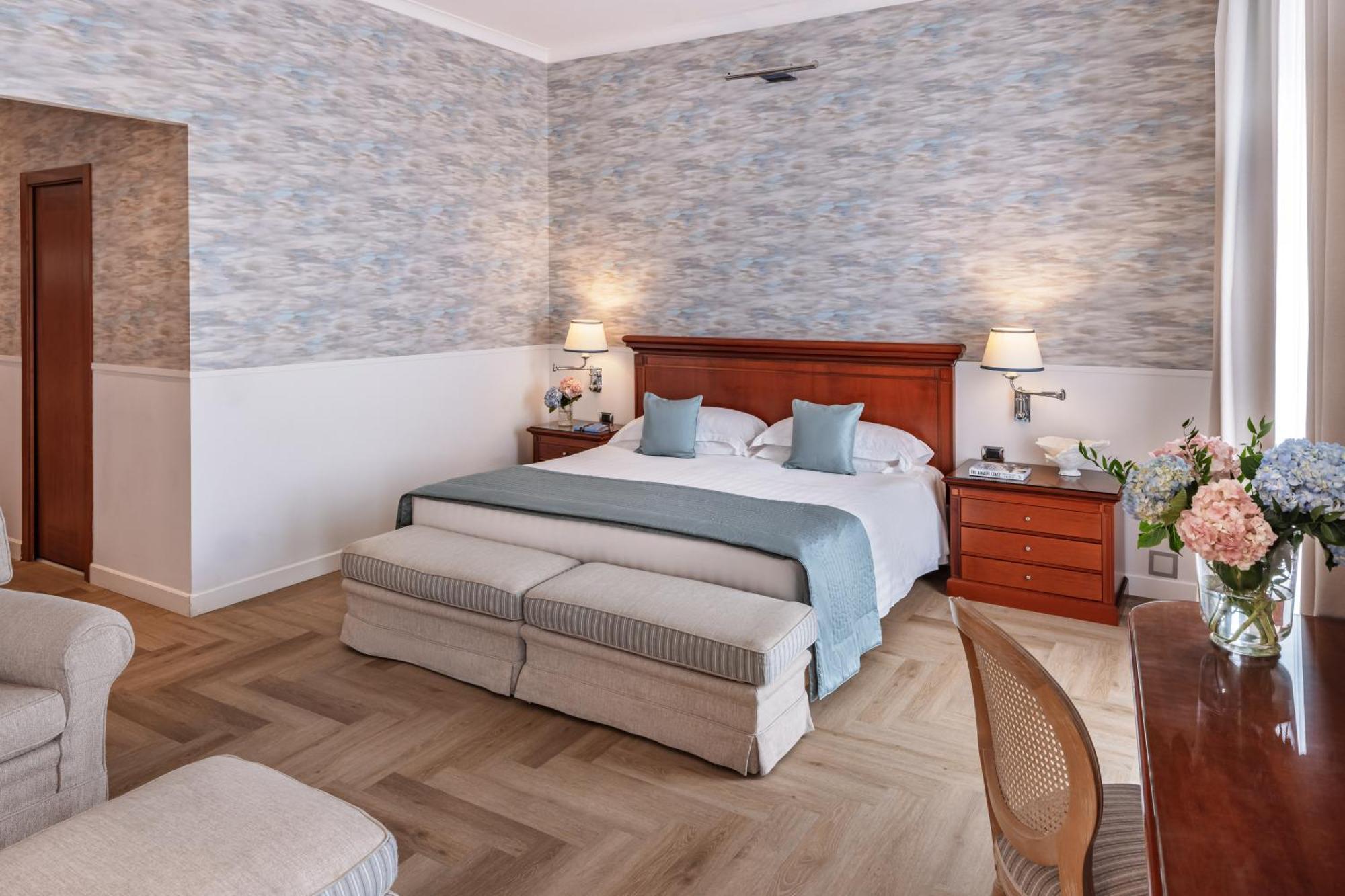 Starhotels Terminus 4* Naples