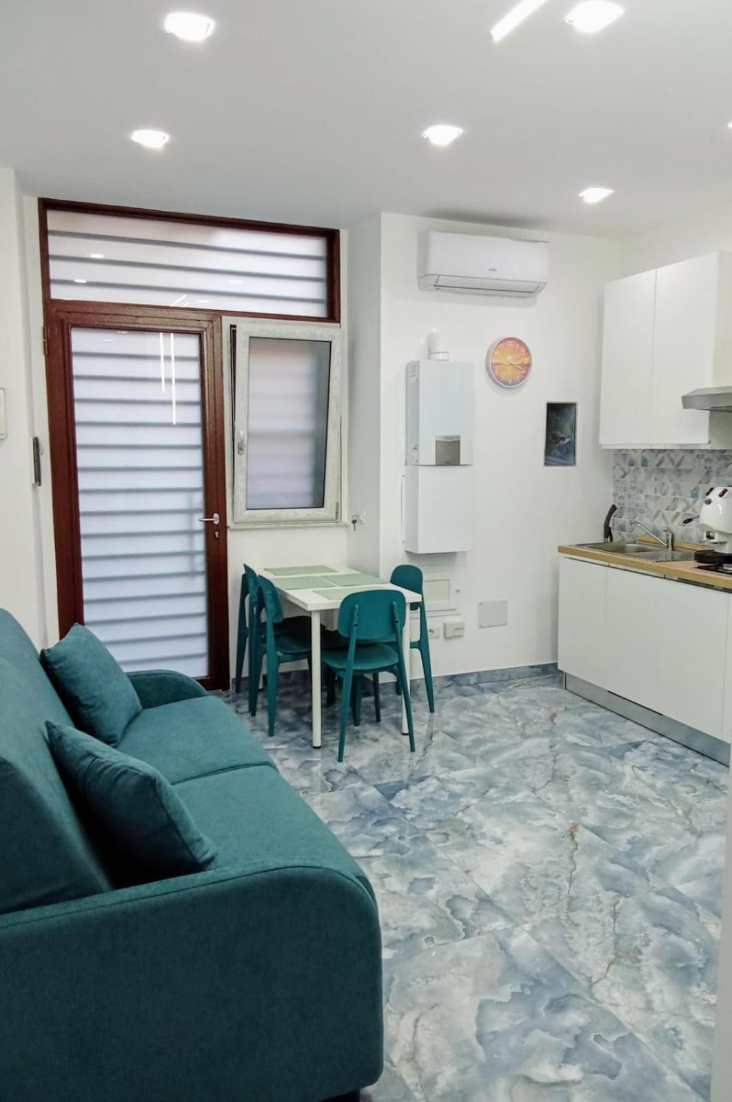 Apartment La Casa Di Viviana Duomo Centro Storico Di Naples