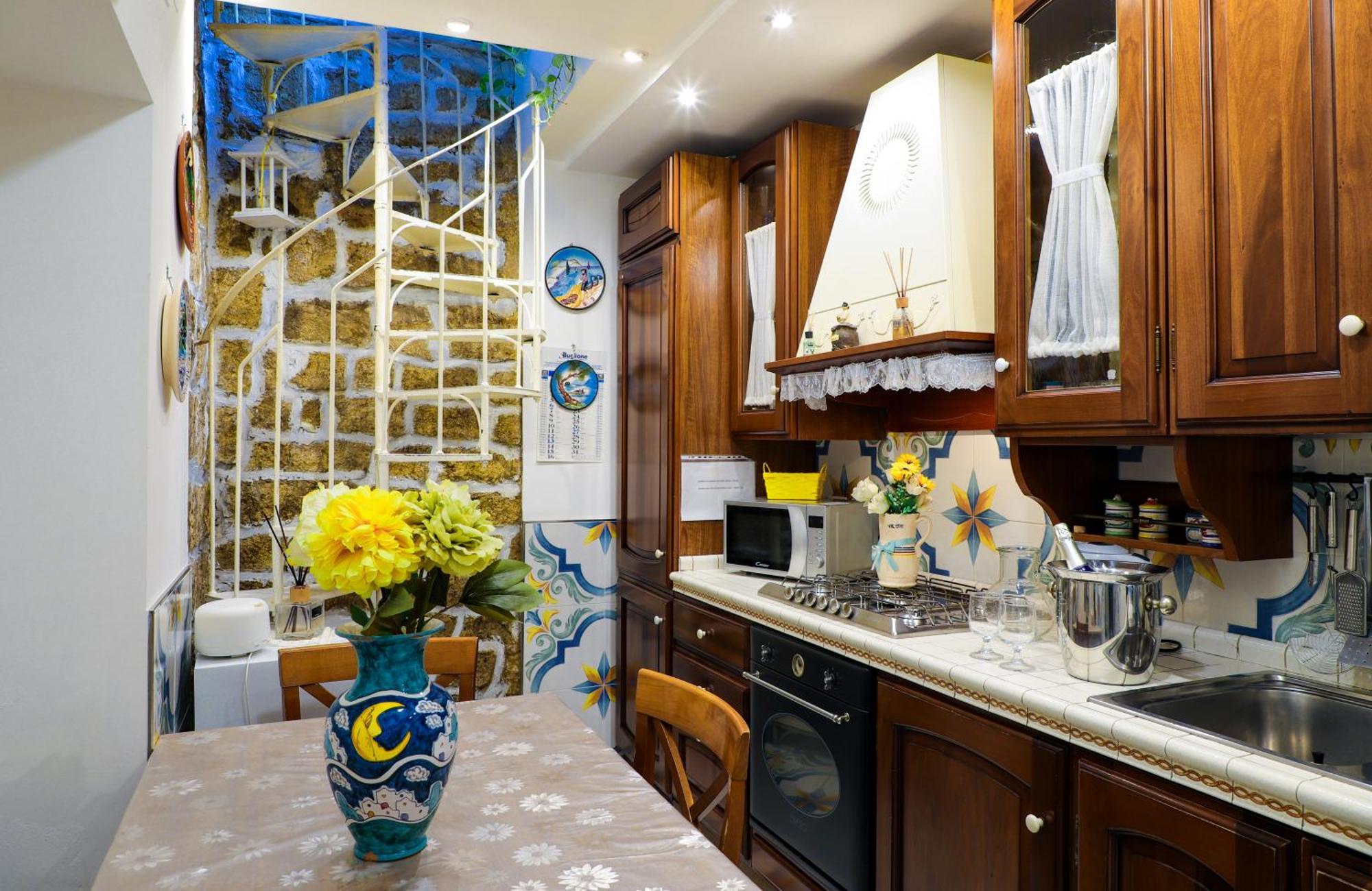 Giallo Napoletano Apartment