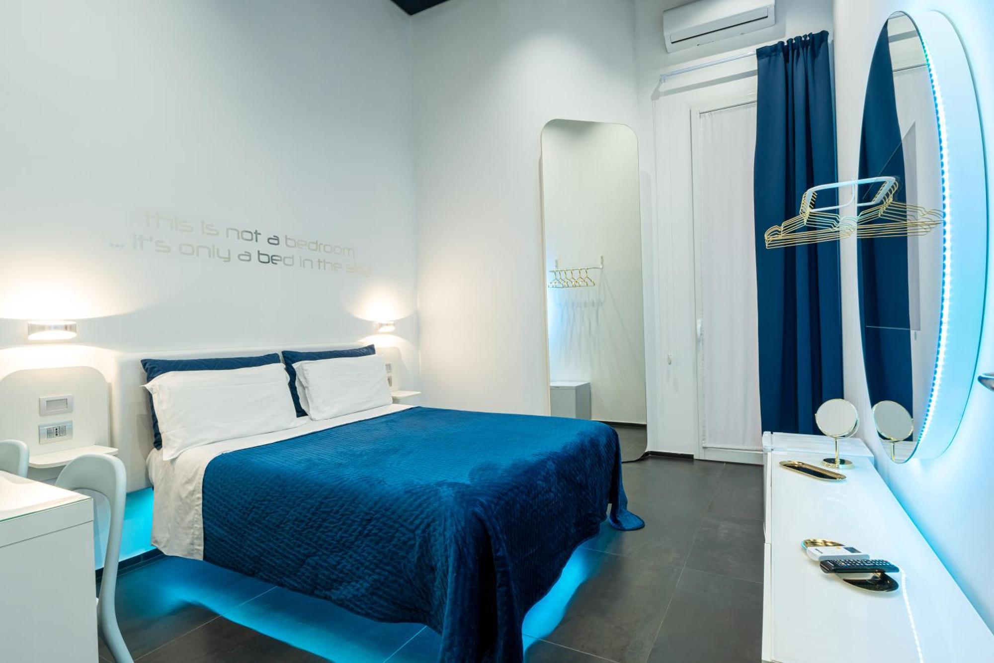 Skyhouse Chiatamone Bed & Breakfast