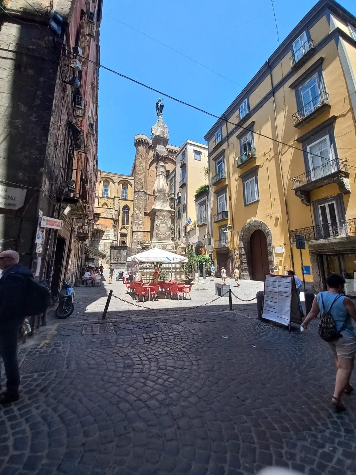 Il Balconcino Ai Tribunali