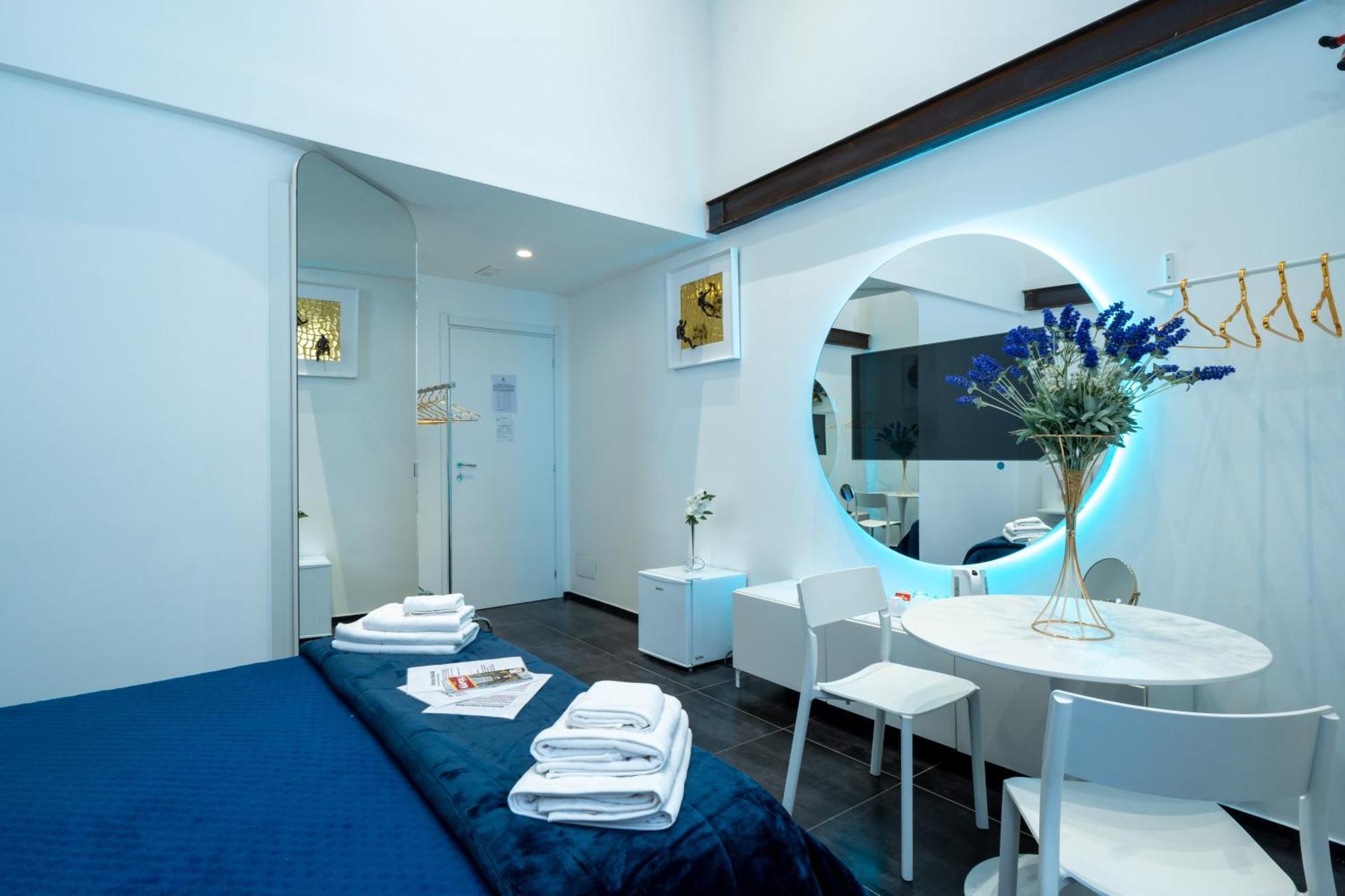 Skyhouse Chiaia Bed & Breakfast 2*