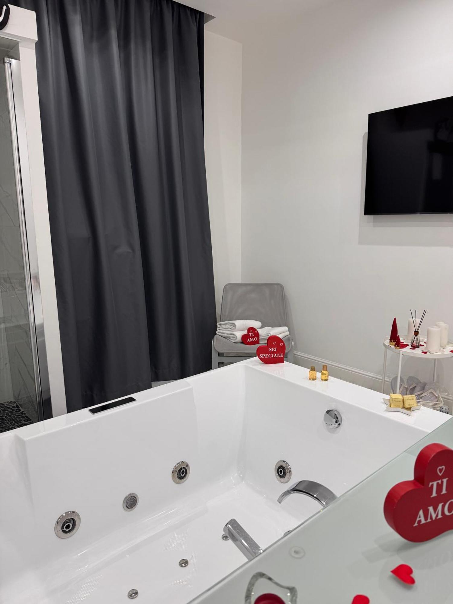 Lady Mary's Luxury * Naples