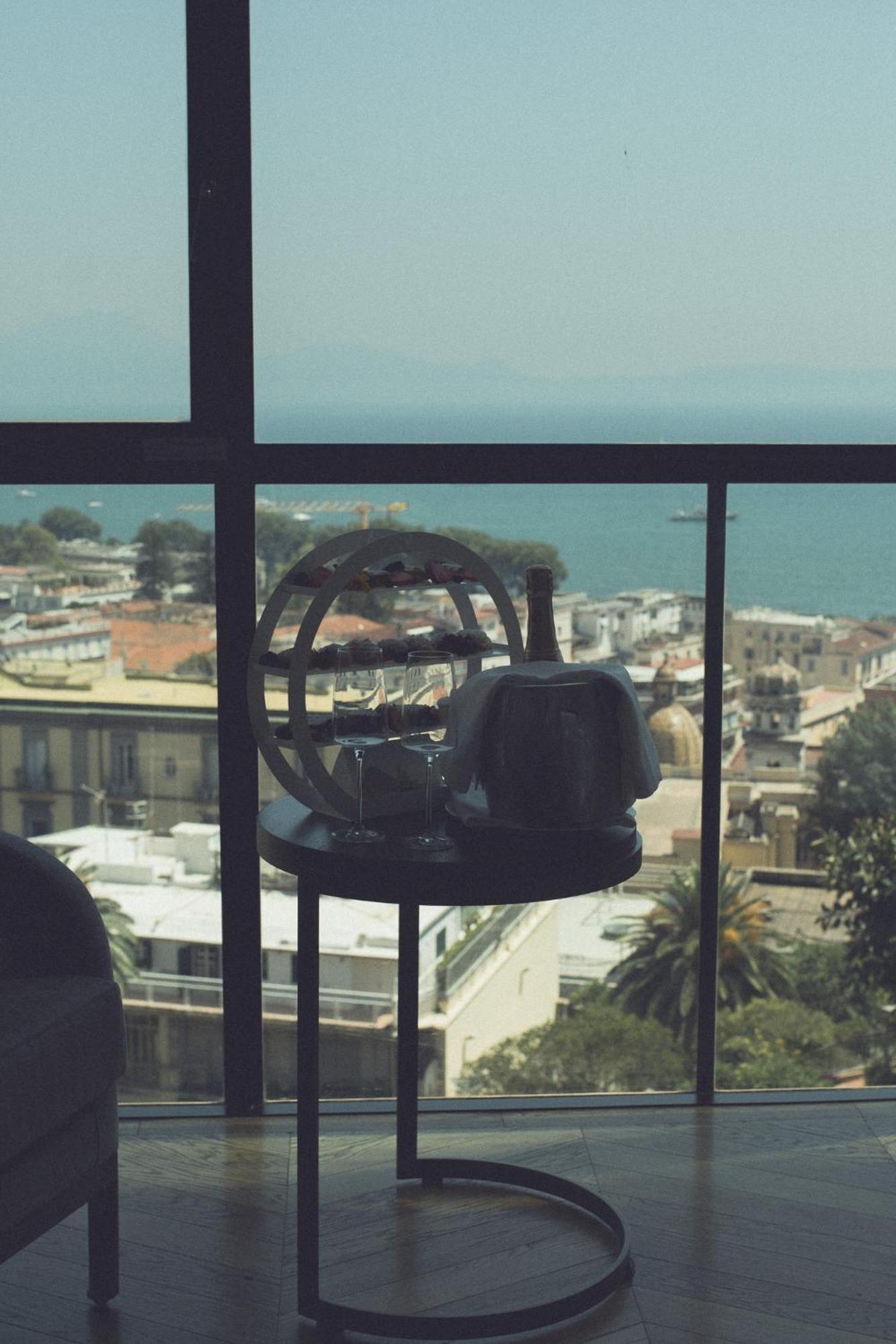 De Bonart Naples, Curio Collection By Hilton Naples