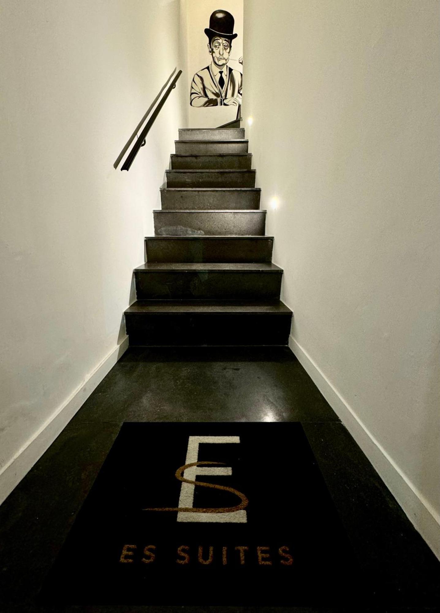 Es