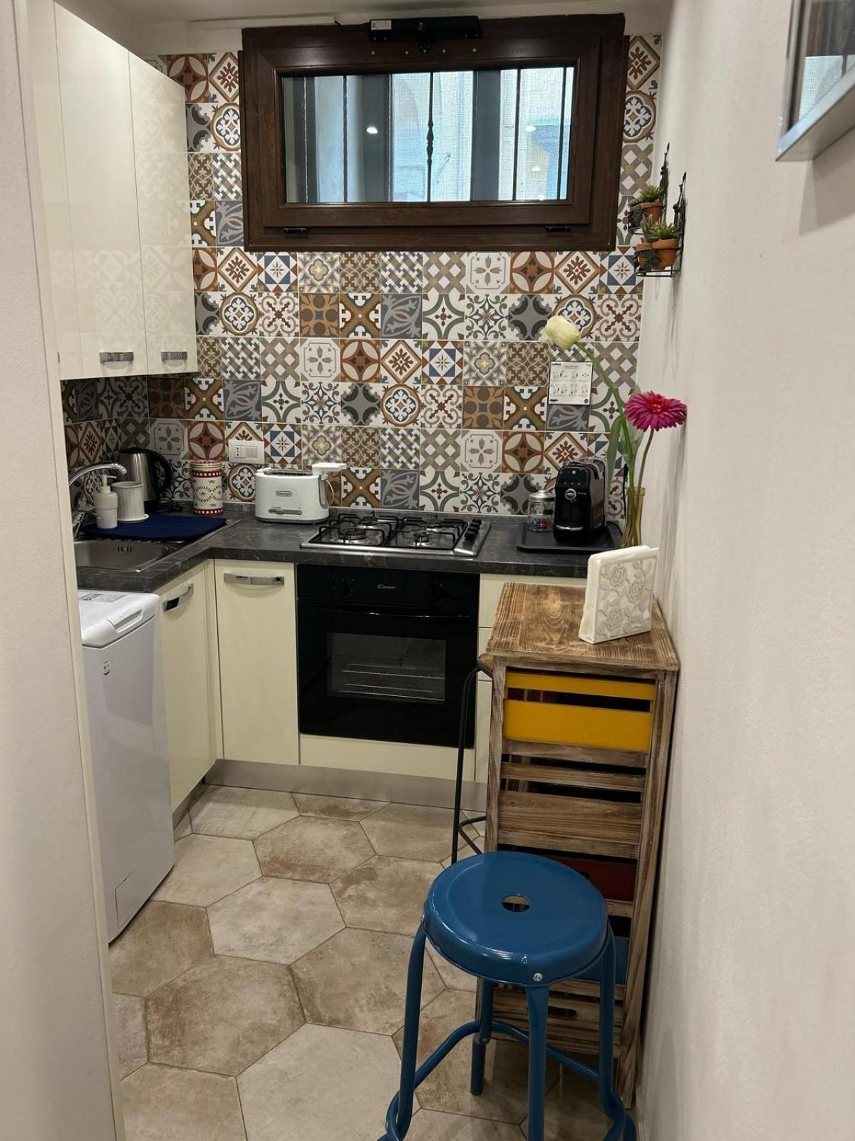 Sanbiagio, 25 Naples