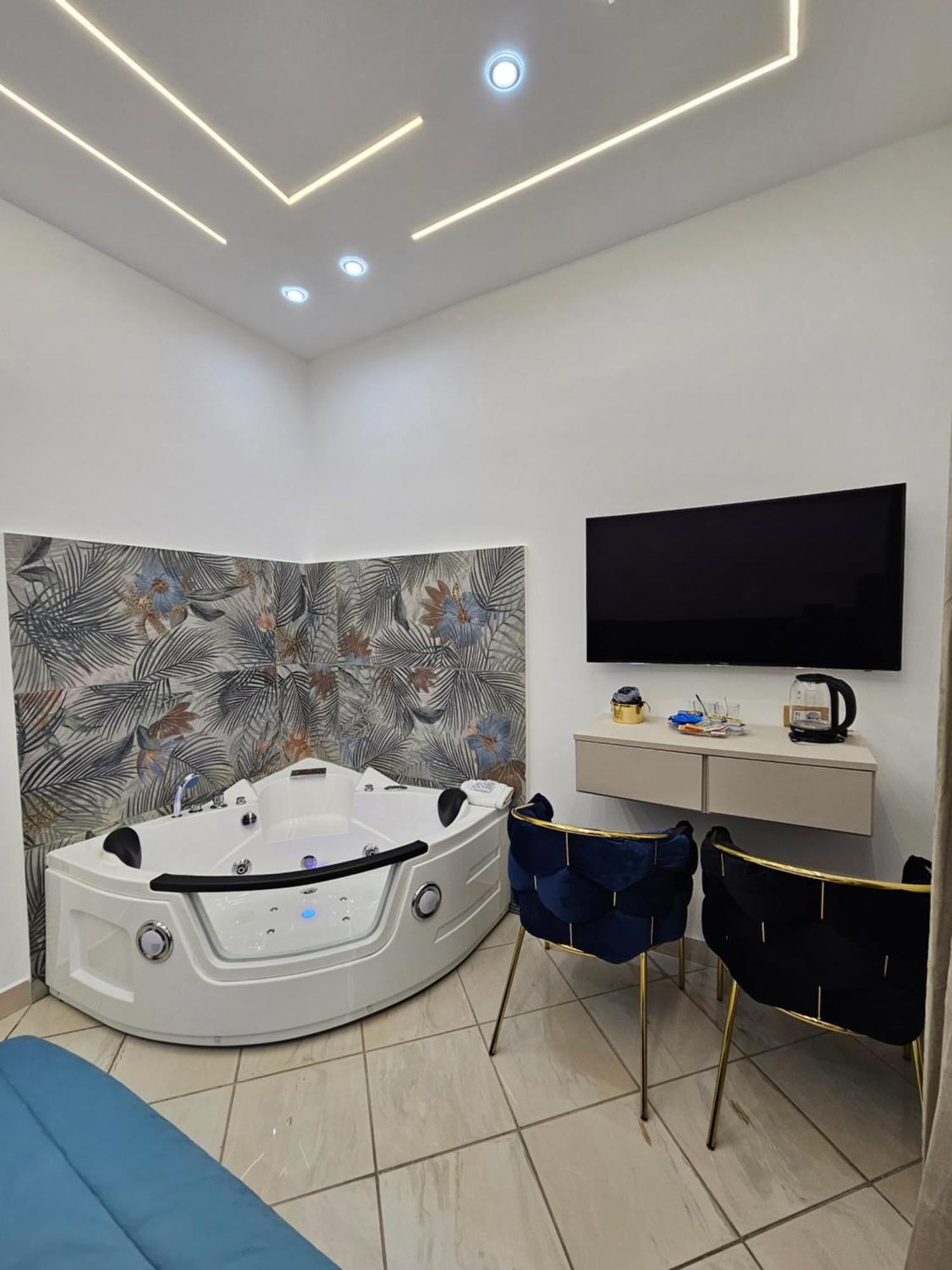 Guest house Room&jacuzzi Naples