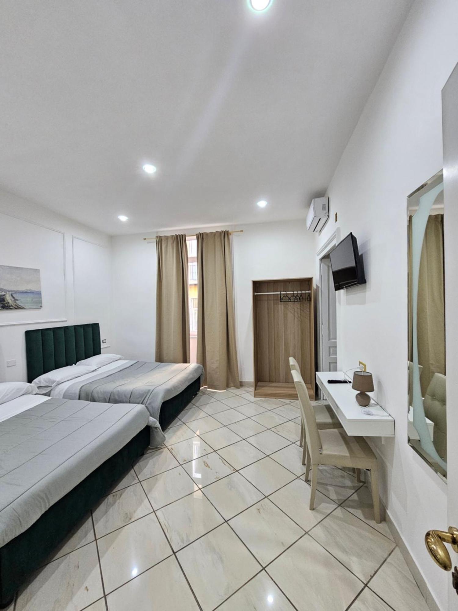 Room&jacuzzi 2* Naples