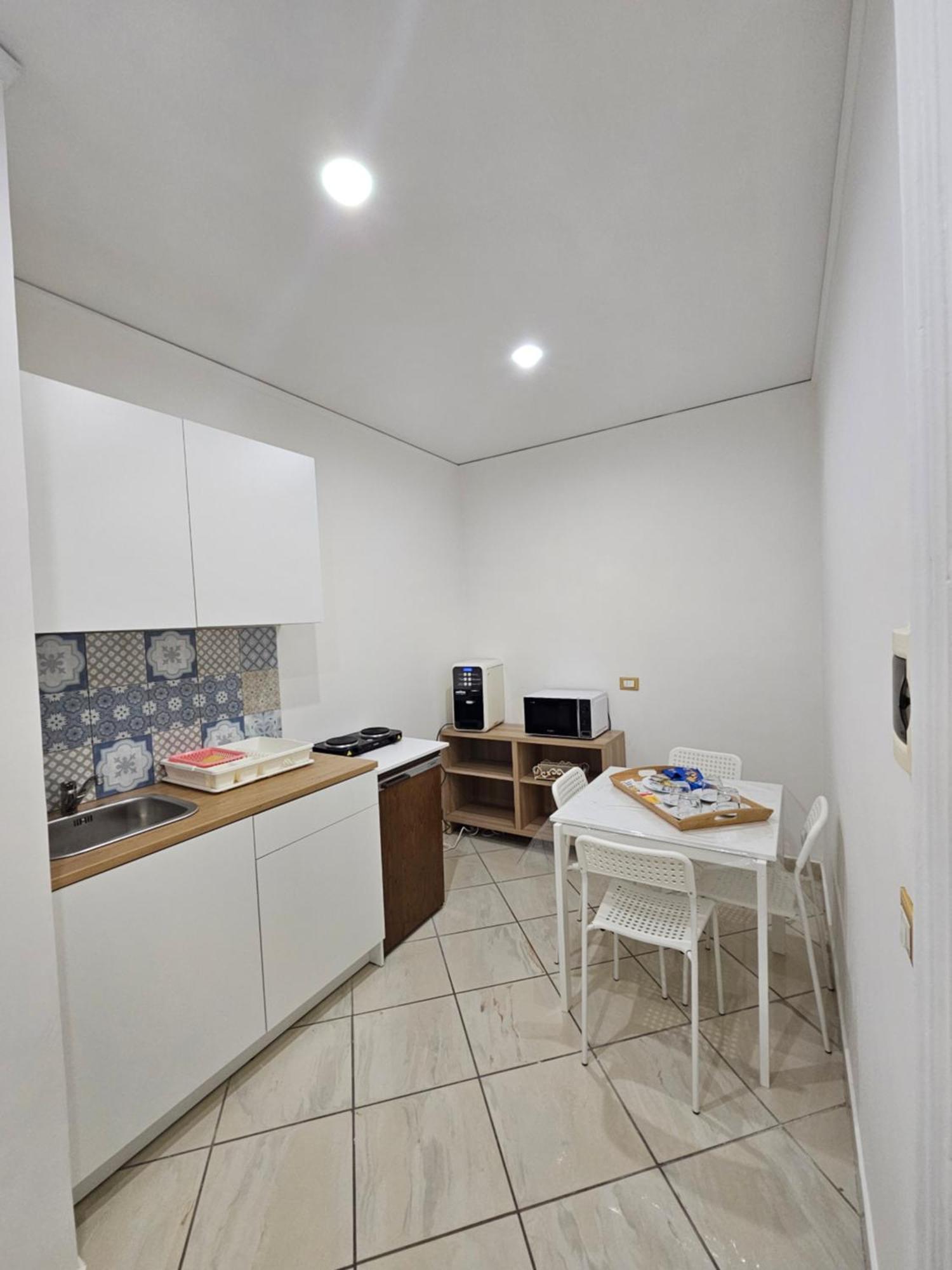 Room&jacuzzi Naples