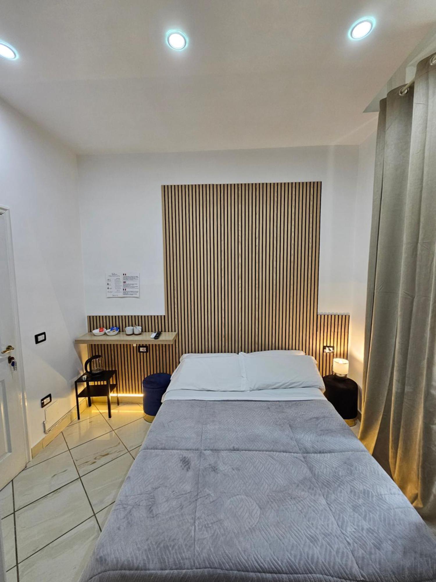 Room&jacuzzi Naples