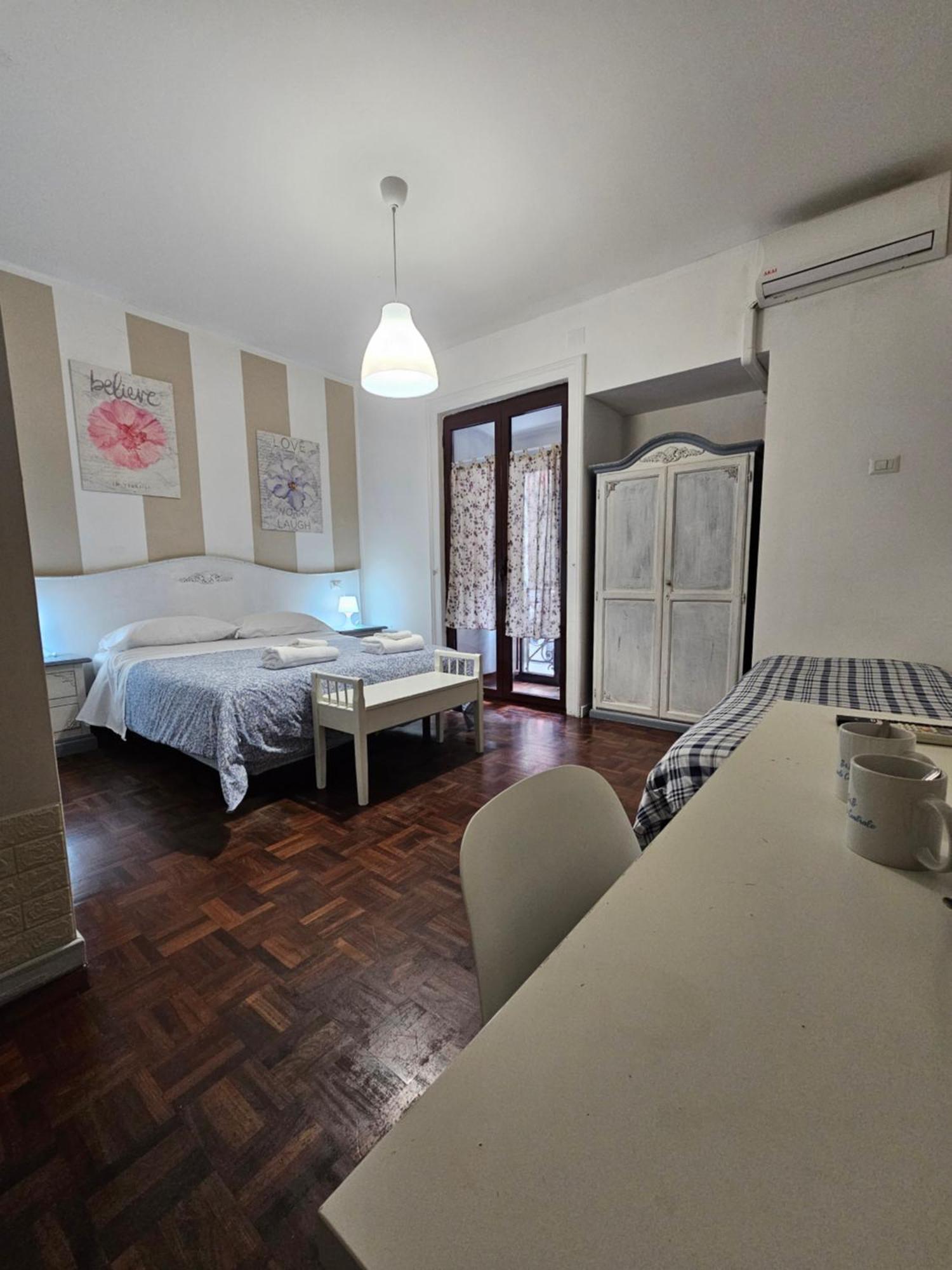 Room&jacuzzi Guest house Naples