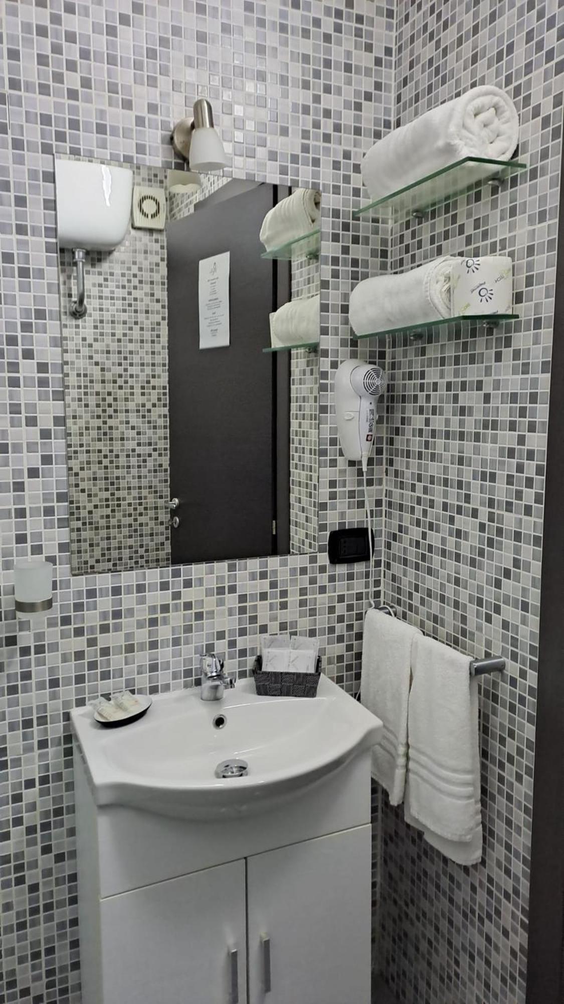 Royal Poerio Guest house