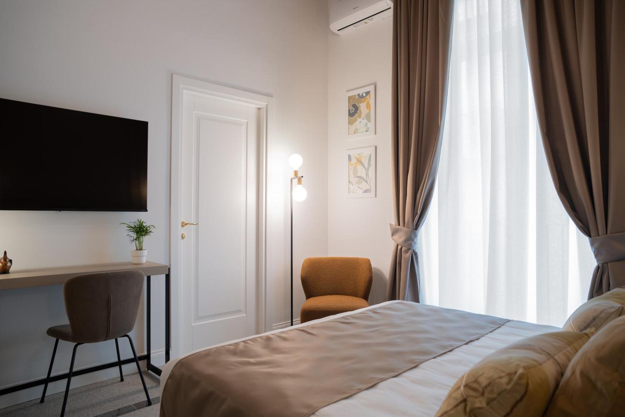 Monteroduni 22 - Chiaia Design Bed & Breakfast Naples
