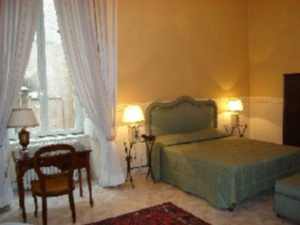 Napolimia Boutique
