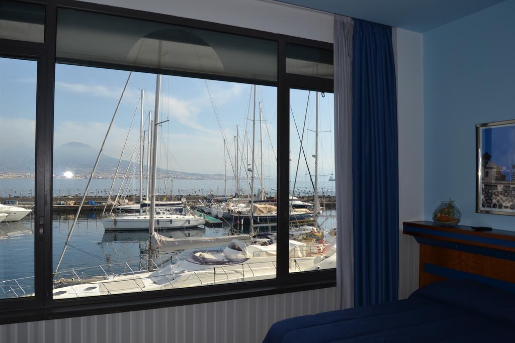 Transatlantico Naples