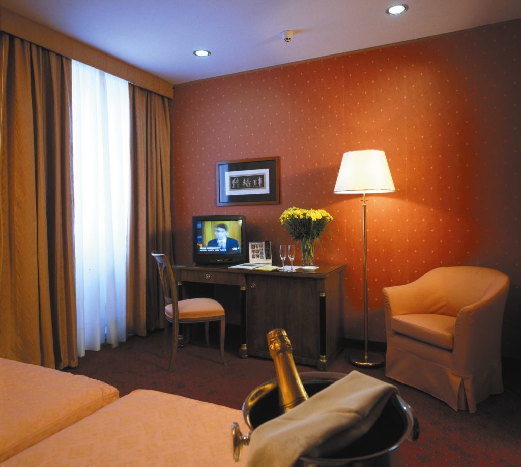 Ramada By Wyndham Hotel Naples