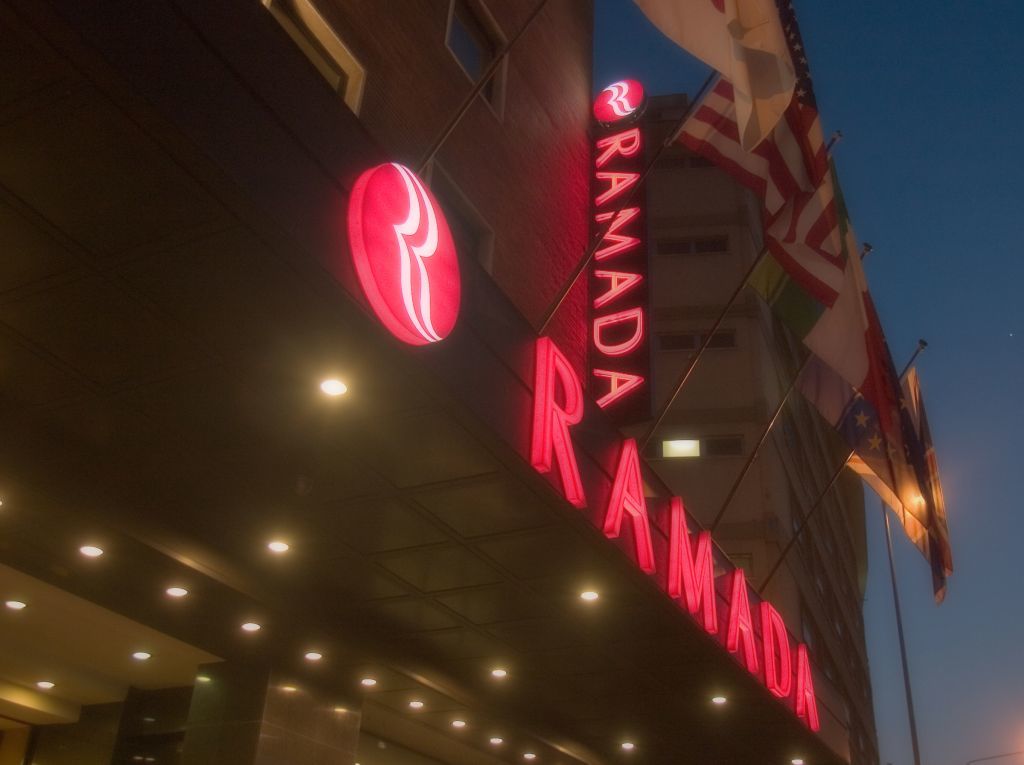 Ramada By Wyndham 4* Naples