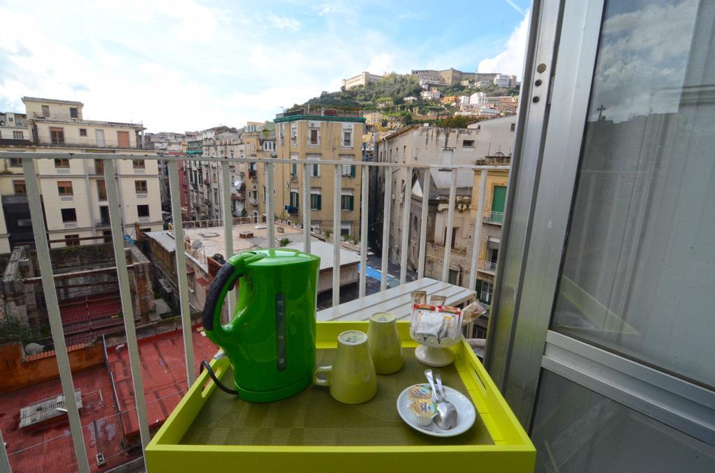 Tecla Naples
