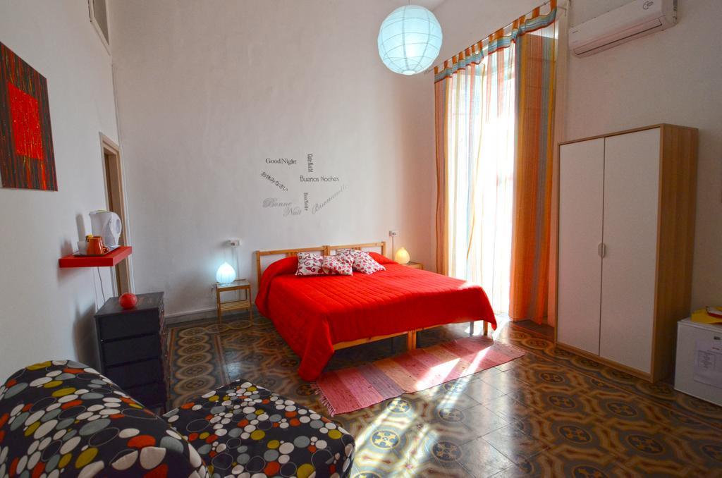 Tecla Naples