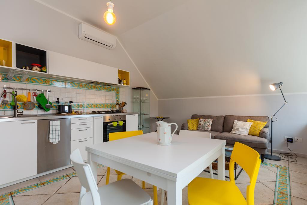 Apartment Bright Rooftop By Napoliapartments