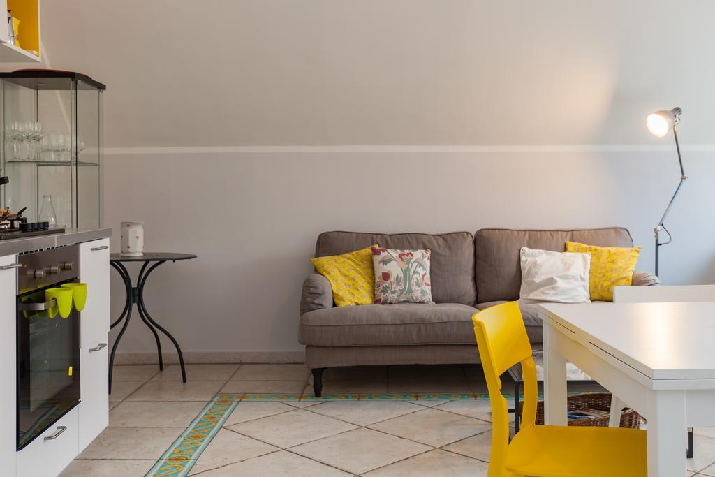 Apartment Bright Rooftop By Napoliapartments