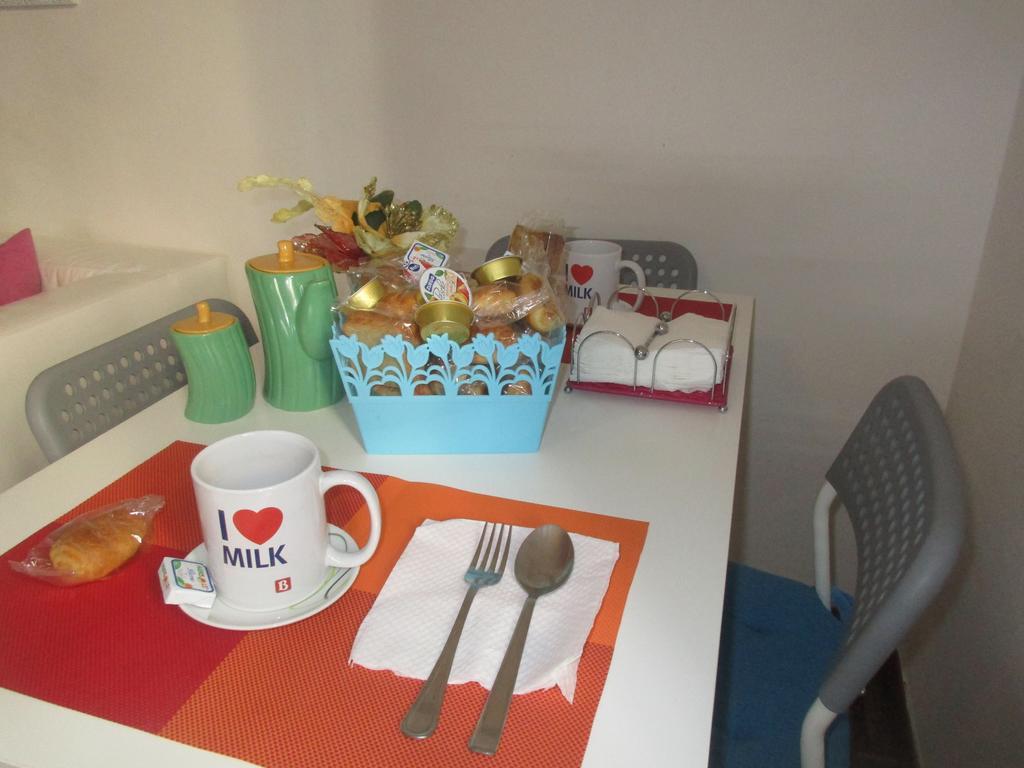 Apartment Nella Storica Piazza Carlo Iii *