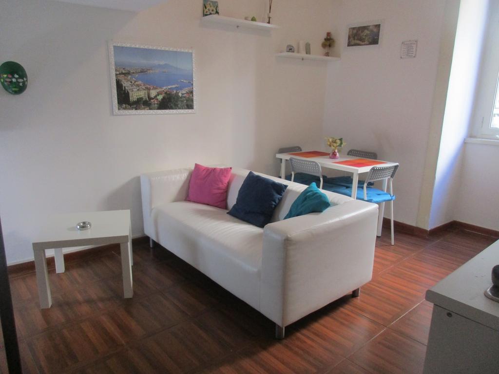 Apartment Nella Storica Piazza Carlo Iii Naples