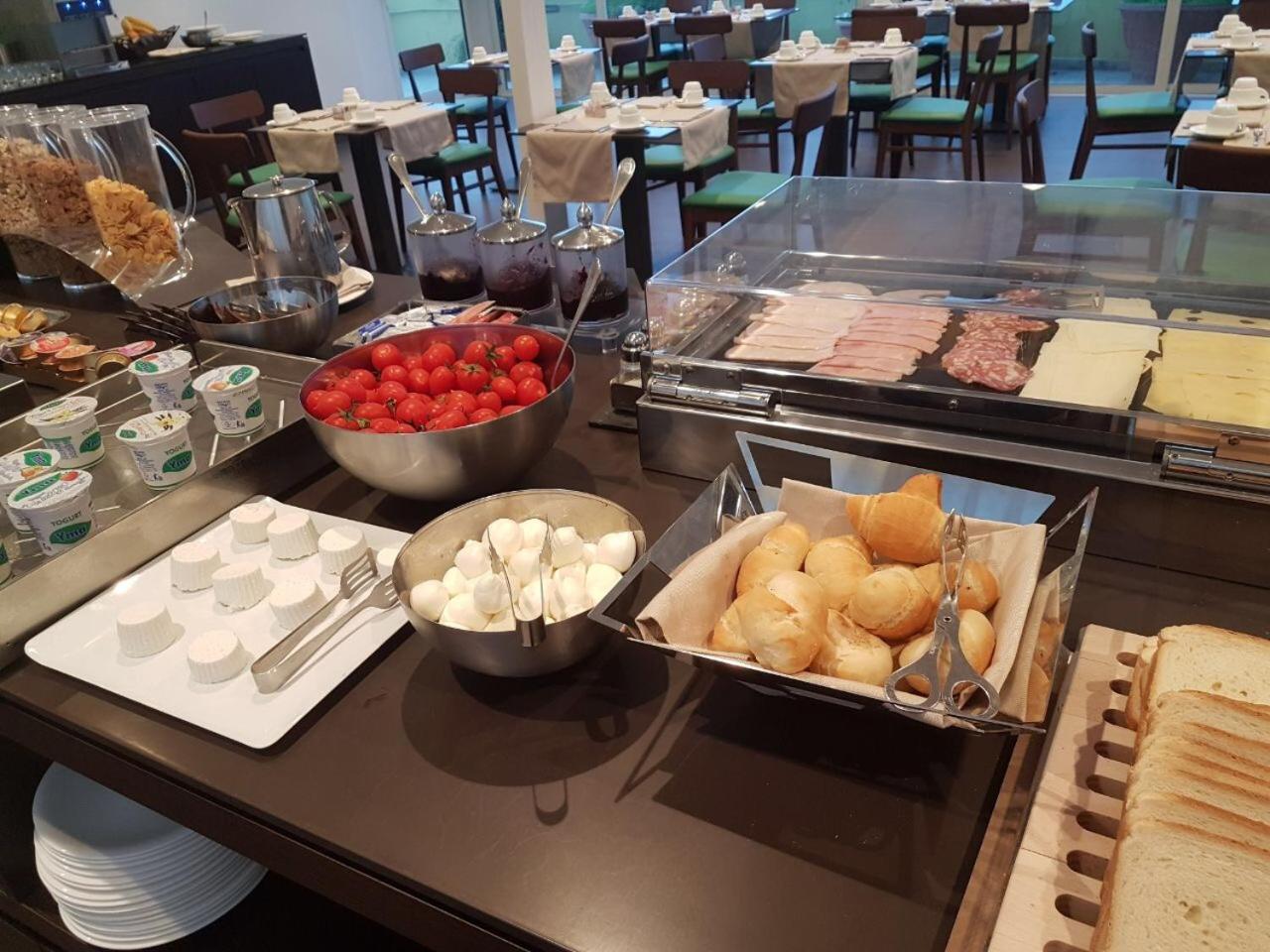 Western Plaza Hotel 4*