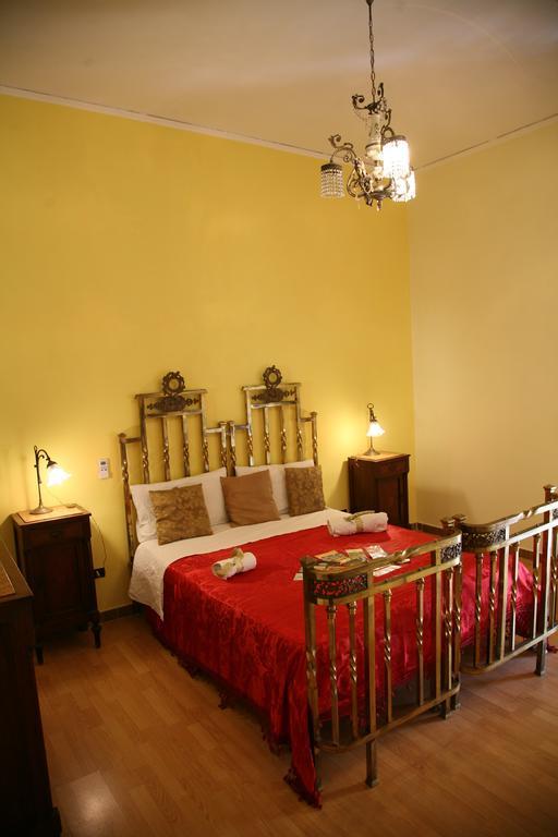 Retro Bed & Breakfast *