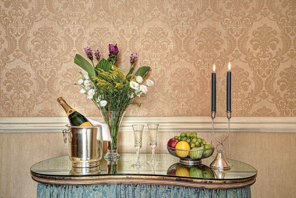 Arthouse Lady Marys Tribunali Luxury Apartment