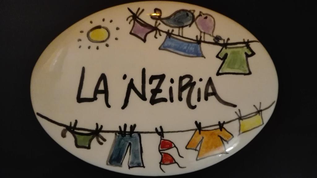 La 'nziria * Naples