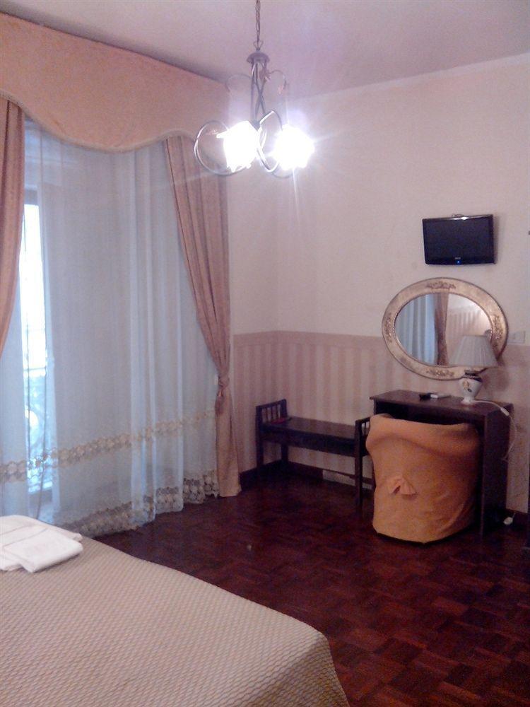 Guest house Bed & Breakfast Napoli Centrale 3*