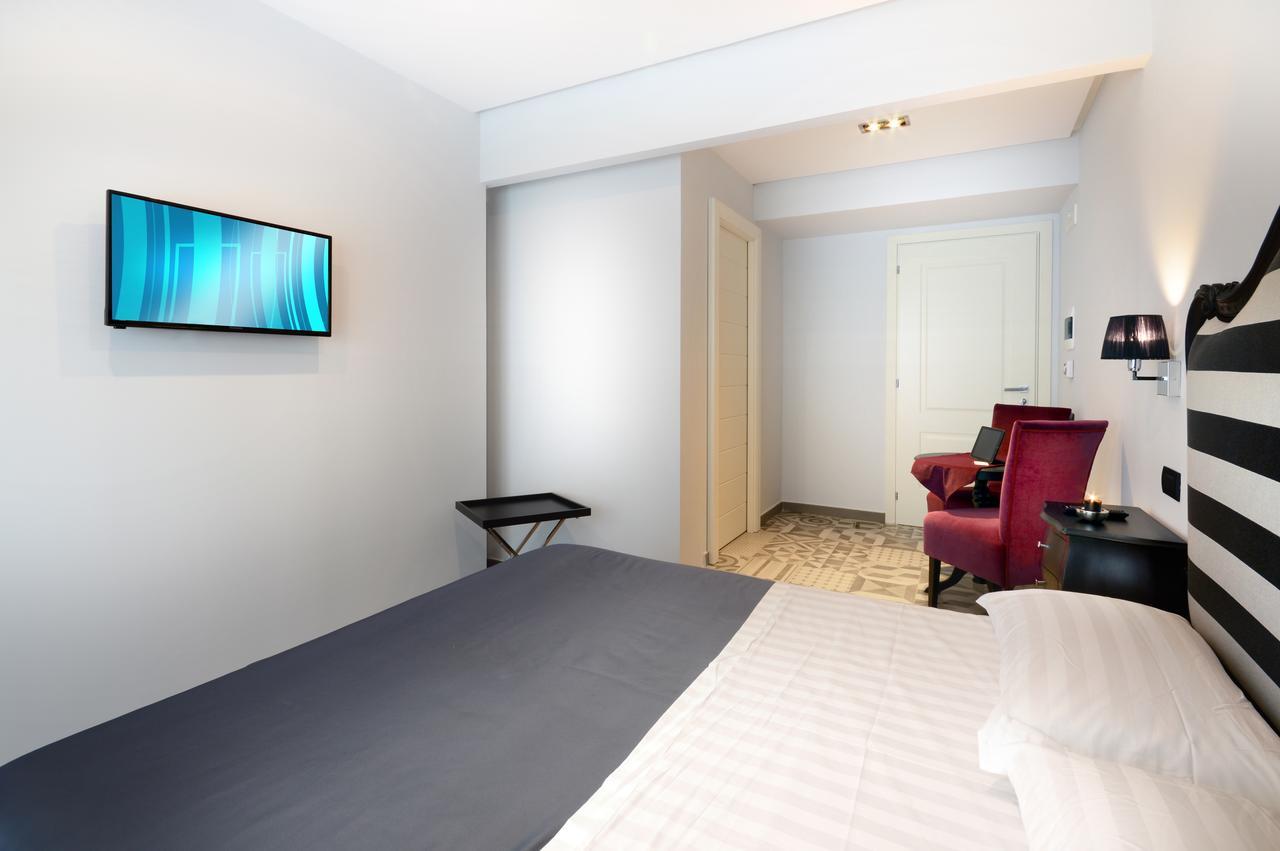 Barbarella 3* Naples