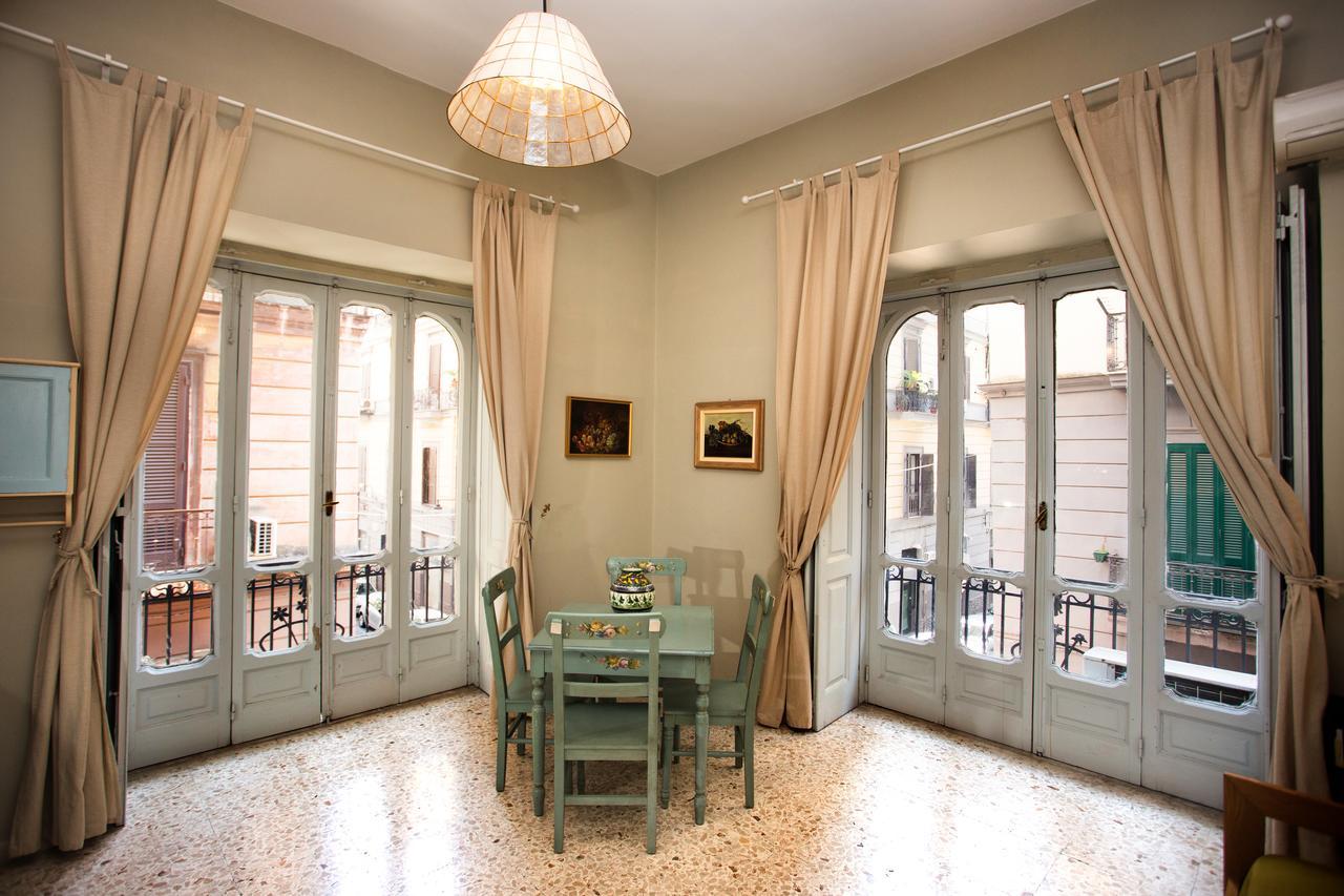 Nana Group - Restaurant And Budget Apartments On The Street Of Museums Apartment Naples