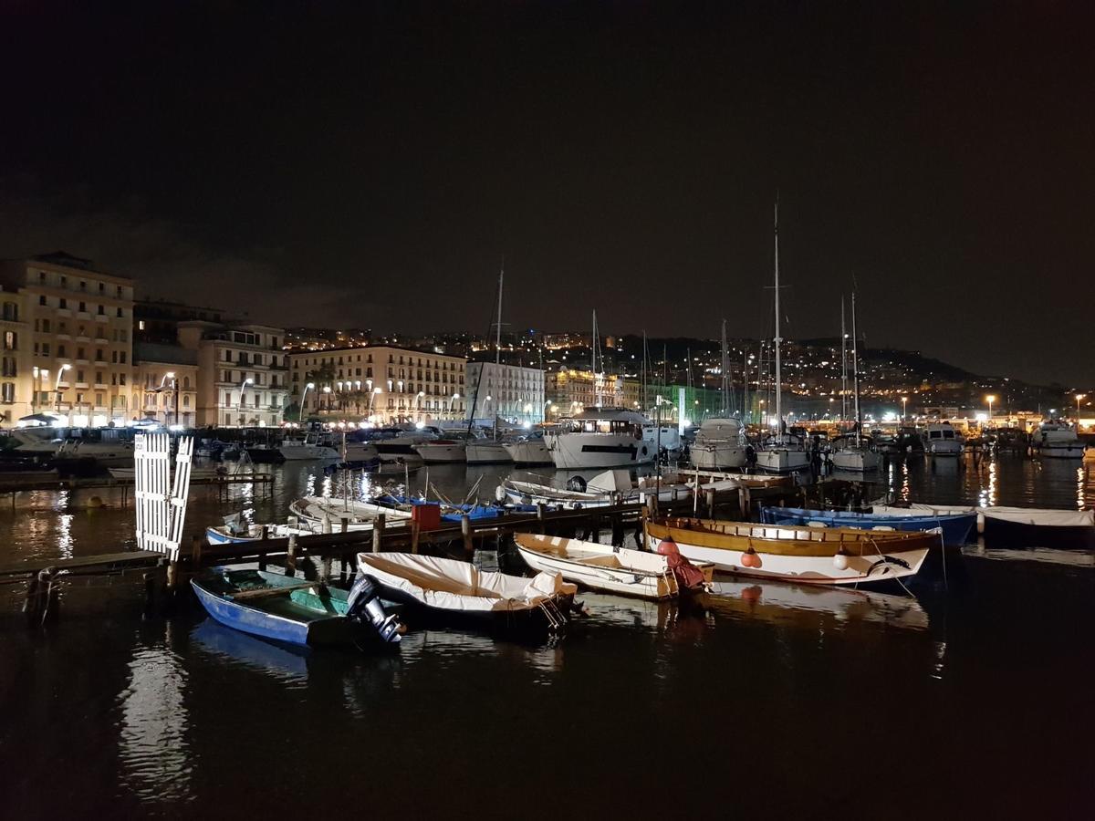 Lungomare Caracciolo Mon Apartment