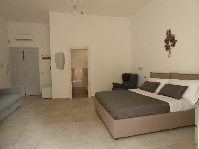 Monteoliveto 33 * Naples