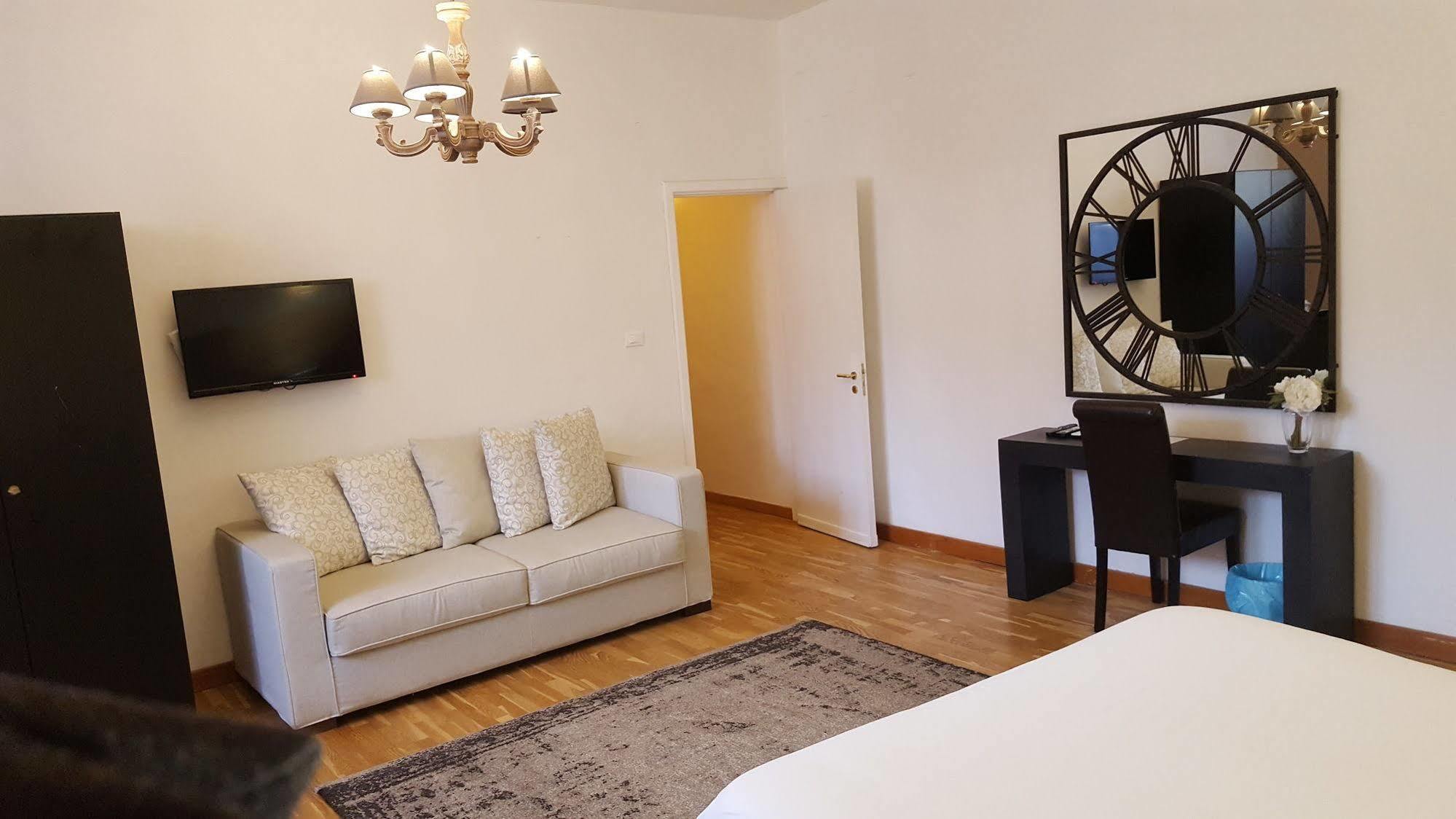 Palazzo Satriano 3* Naples