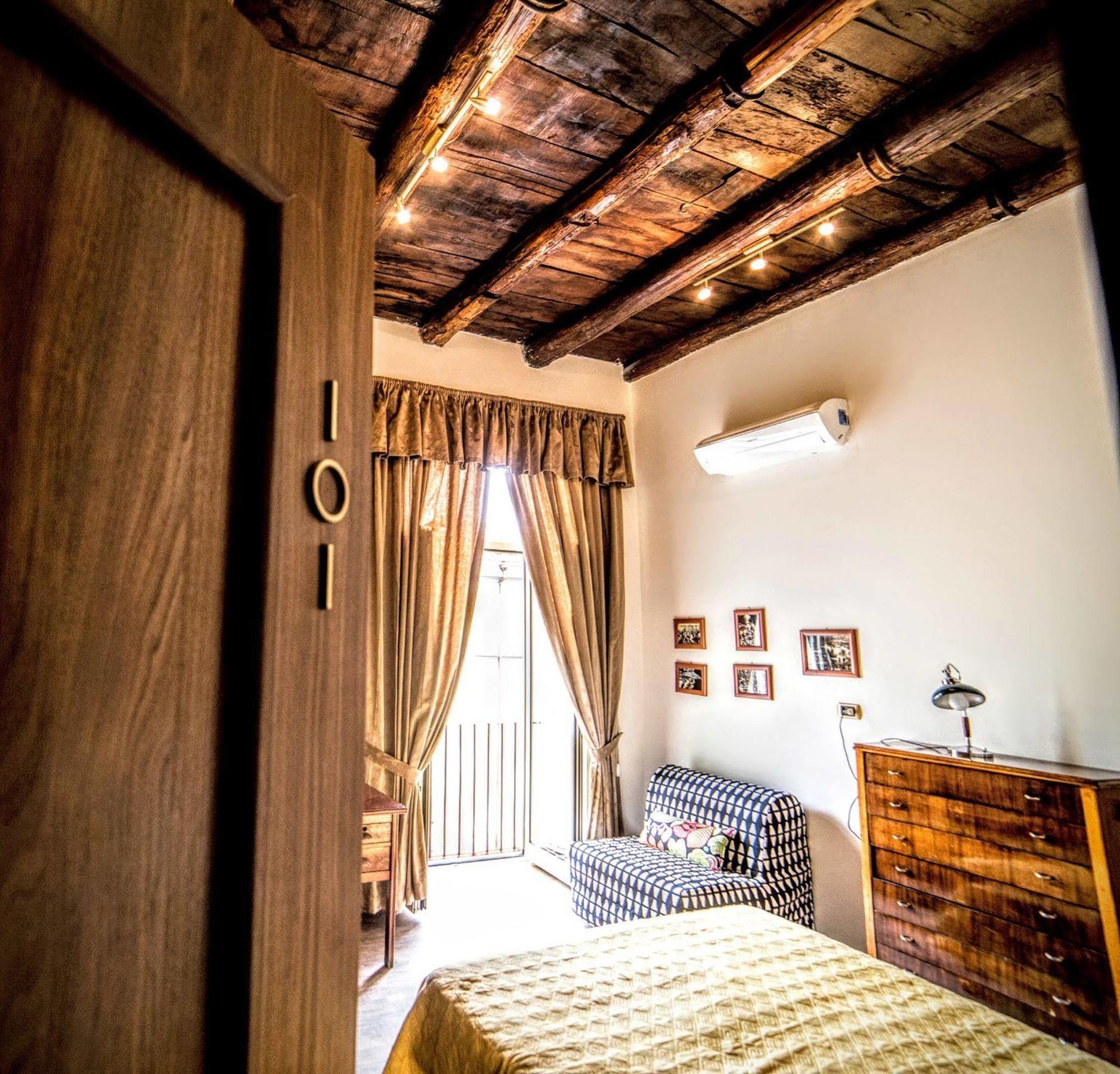 Bed & Breakfast San Gennaro B&B Naples