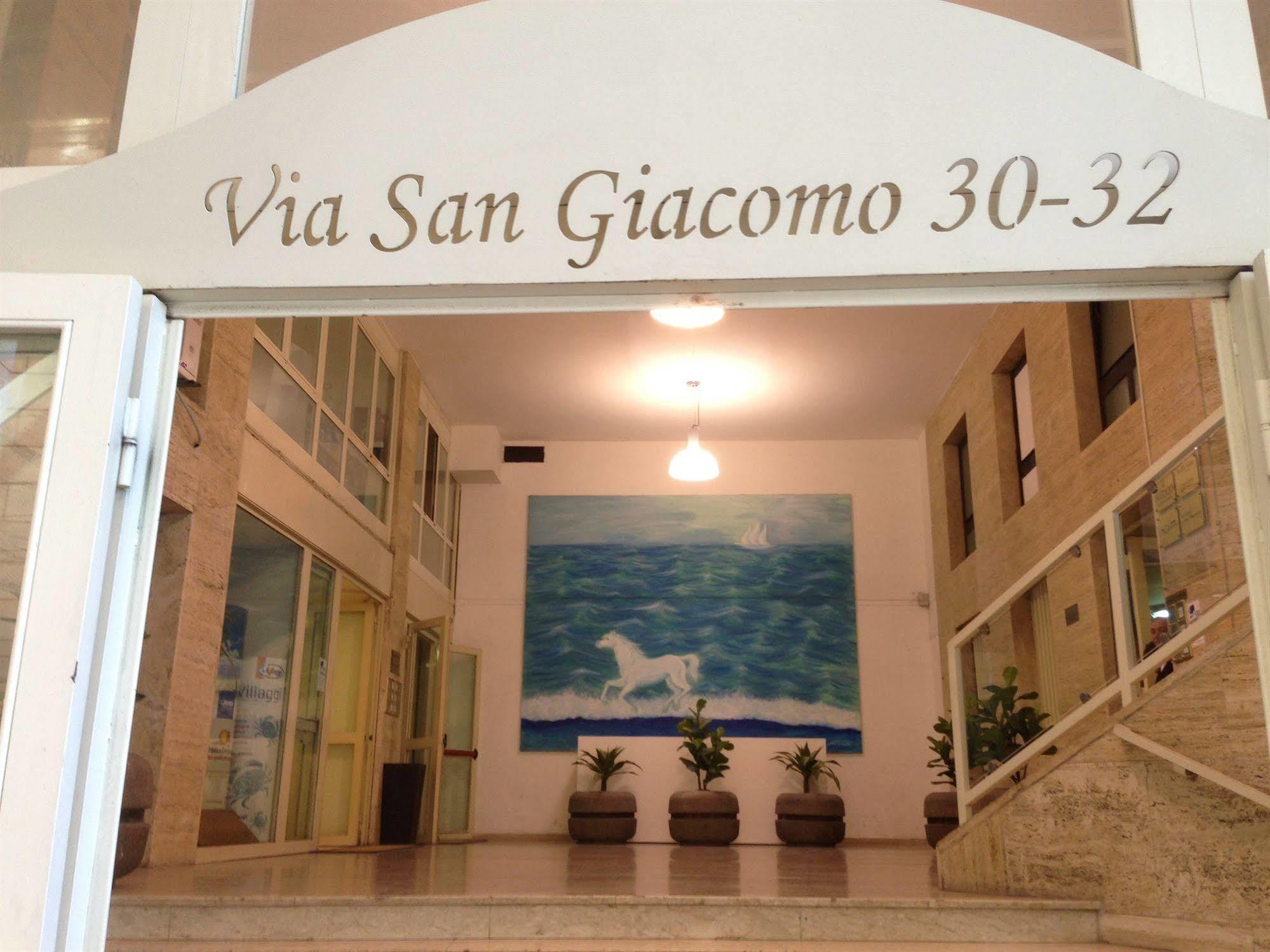 Guest house Domus Municipio Naples