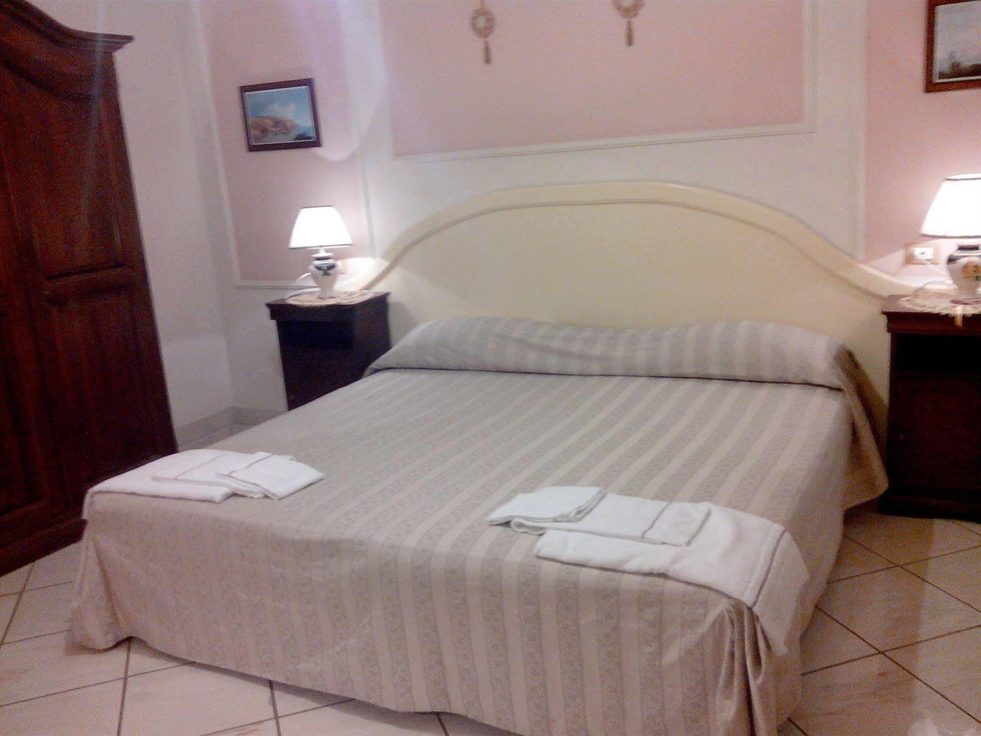 Bed & Breakfast Napoli Centrale 3*