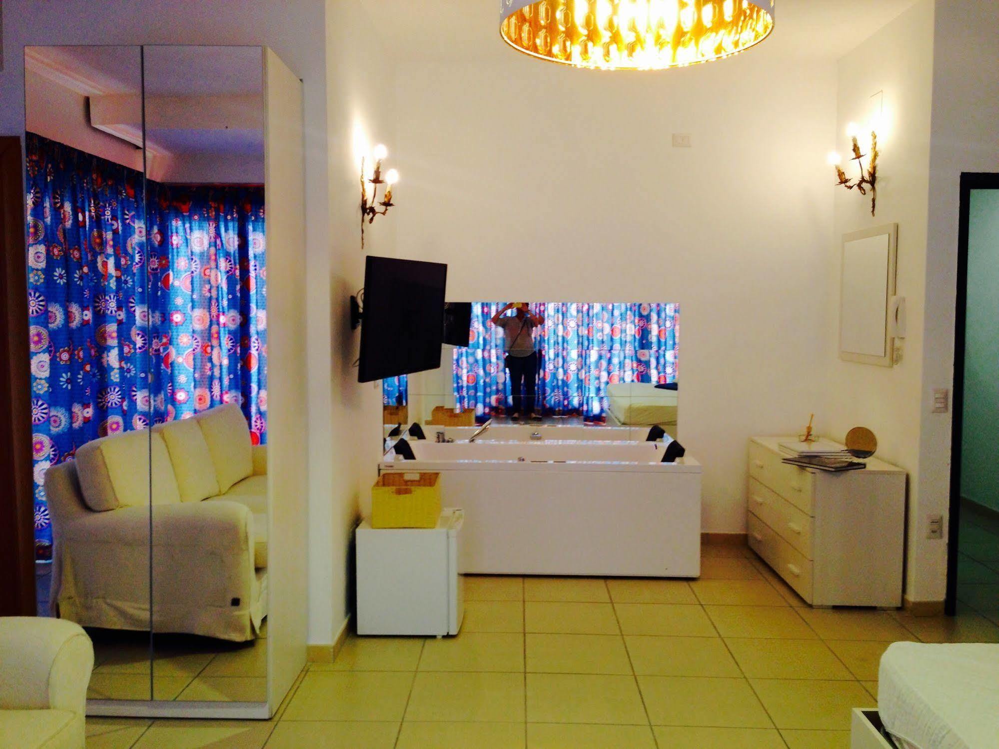 Marina Resart Rooms & Suite * Naples
