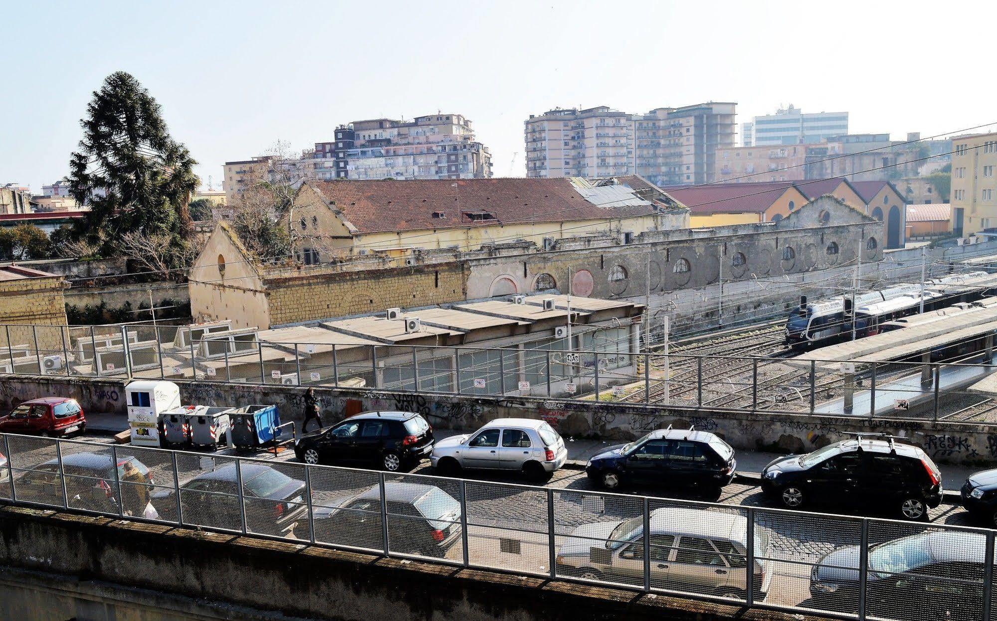 Station Naples