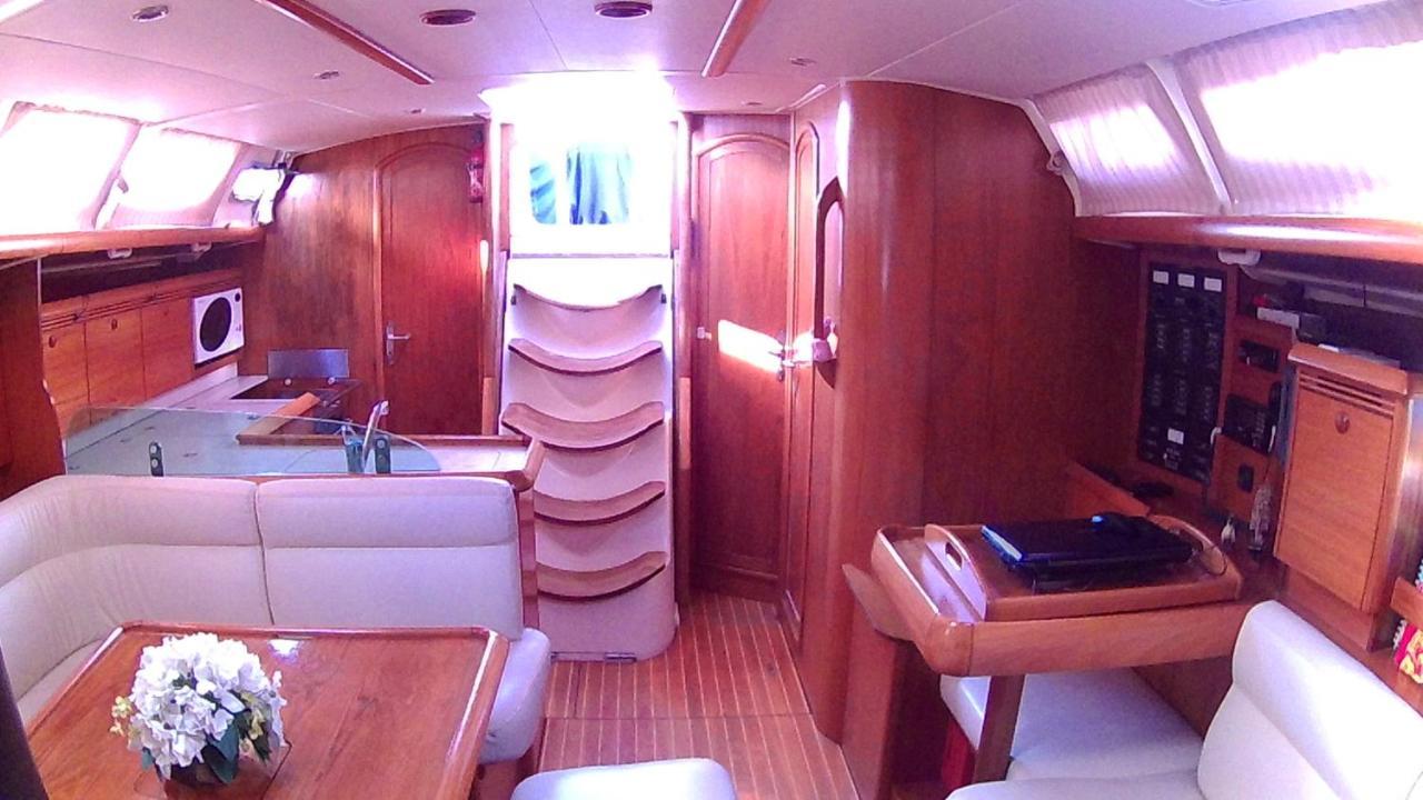 Botel Scugnizza *