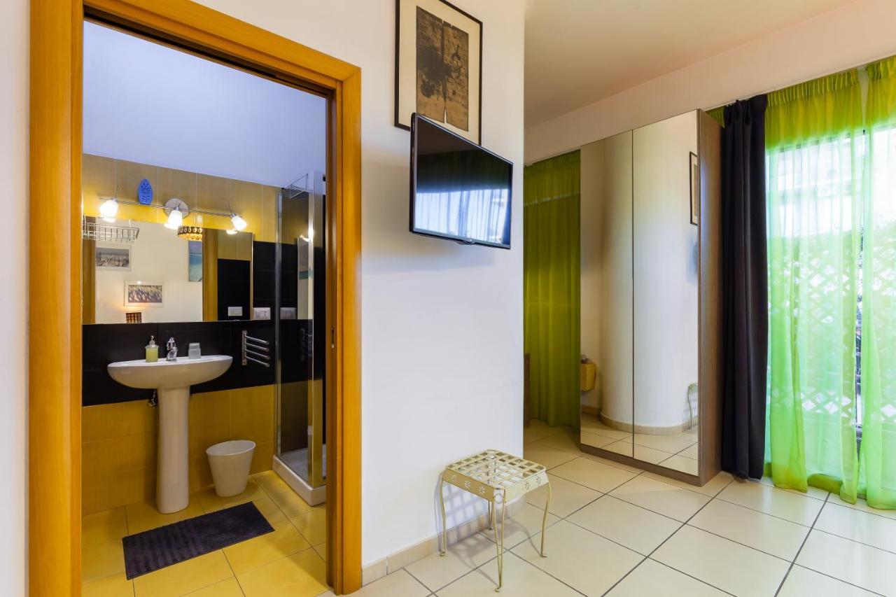 Marina Resart Rooms & Suite Bed & Breakfast *