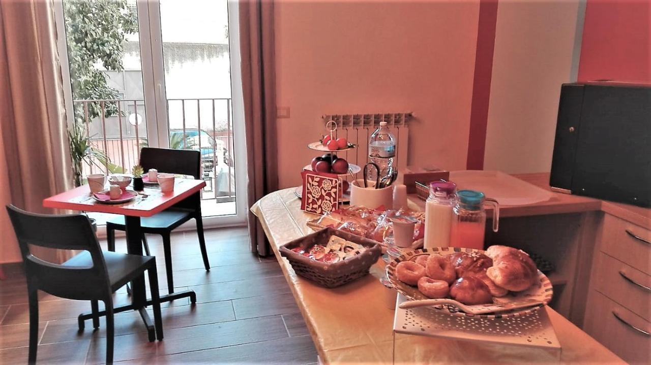 A Due Passi Dal Museo Bed & Breakfast Naples
