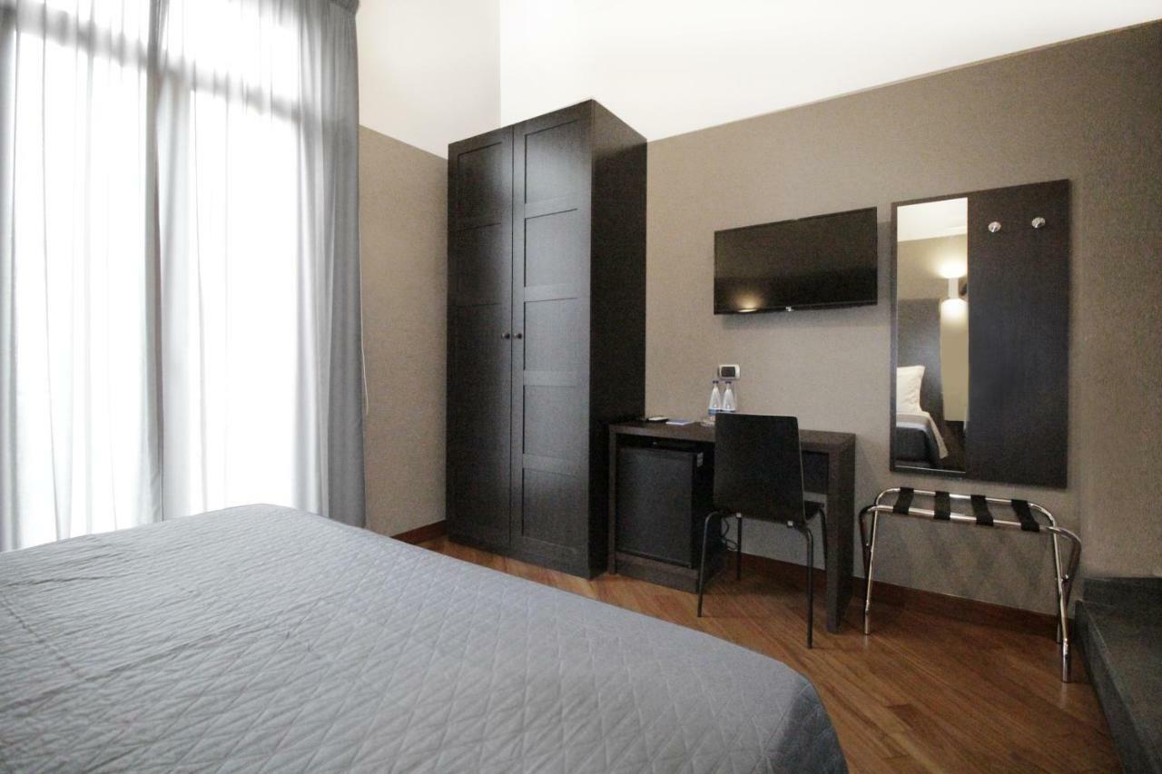 Piazza Carita 4*