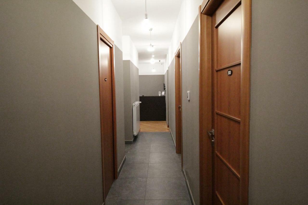 Piazza Carita Guest house